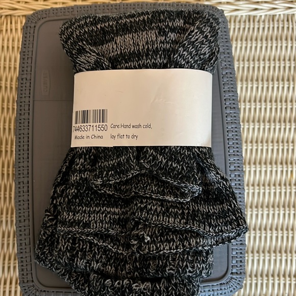 New HE Leg Warmer Black & White - Picture 2 of 3